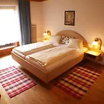 Alm-apartments Apartman Heiligenblut